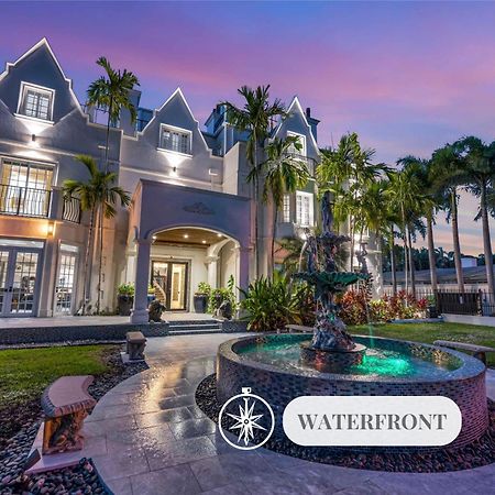 The Modern Castle Canal View Access Rooftop Living Greenhouse Vlllas Fort Lauderdale Exterior photo