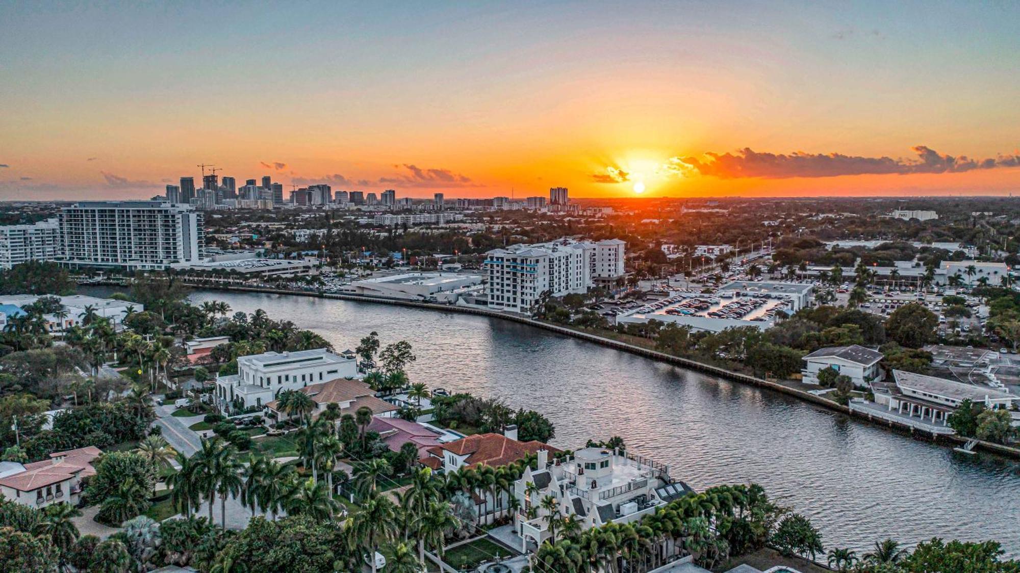 The Modern Castle Canal View Access Rooftop Living Greenhouse Vlllas Fort Lauderdale Exterior photo