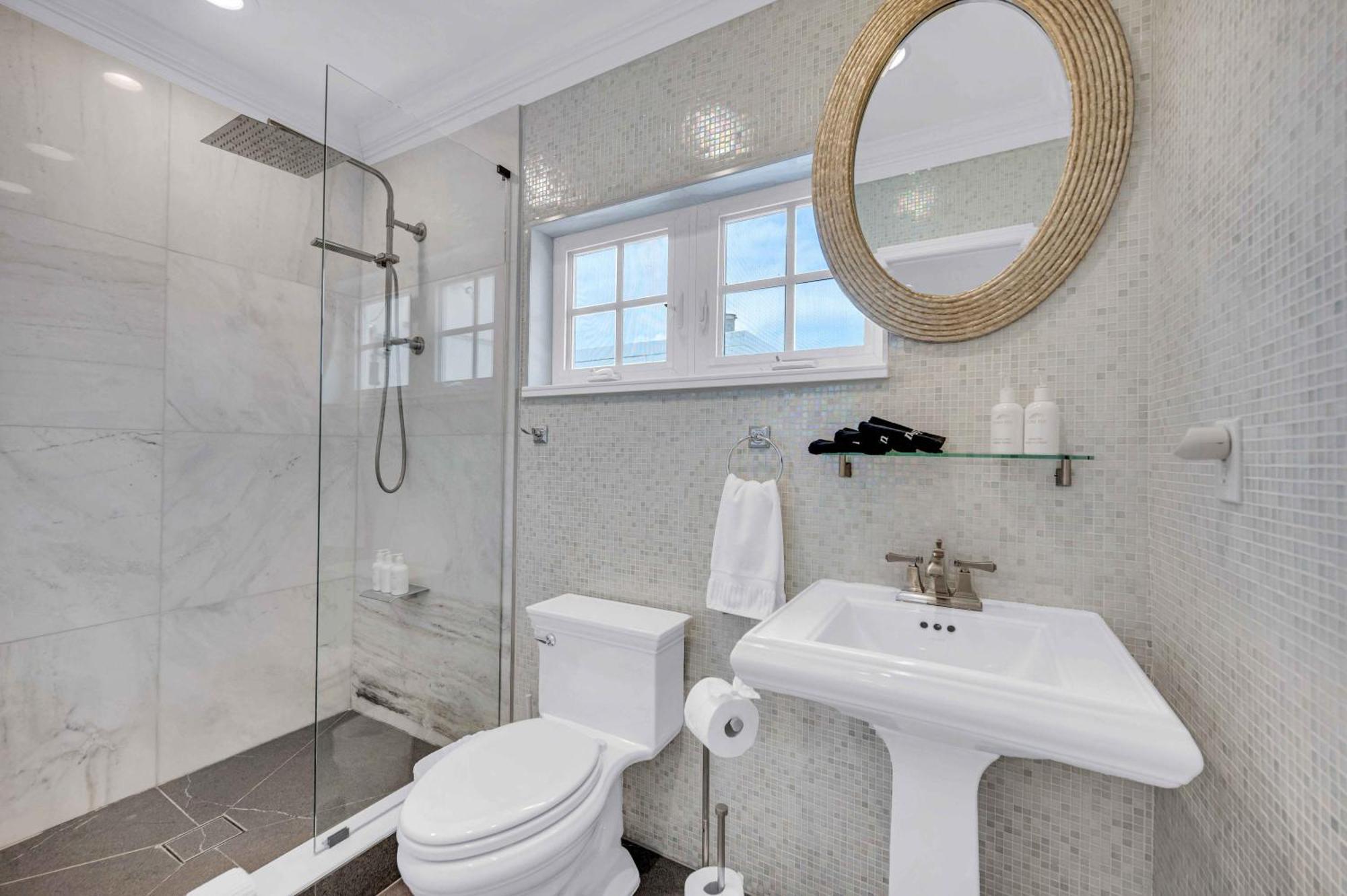 The Modern Castle Canal View Access Rooftop Living Greenhouse Vlllas Fort Lauderdale Exterior photo