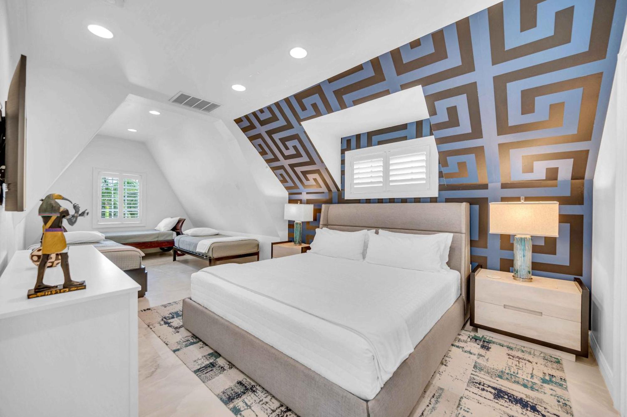 The Modern Castle Canal View Access Rooftop Living Greenhouse Vlllas Fort Lauderdale Exterior photo