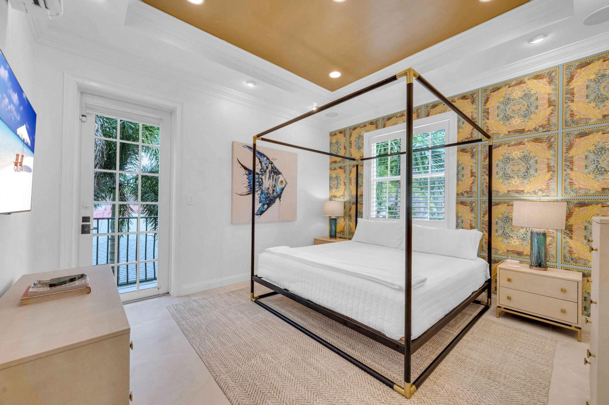 The Modern Castle Canal View Access Rooftop Living Greenhouse Vlllas Fort Lauderdale Exterior photo