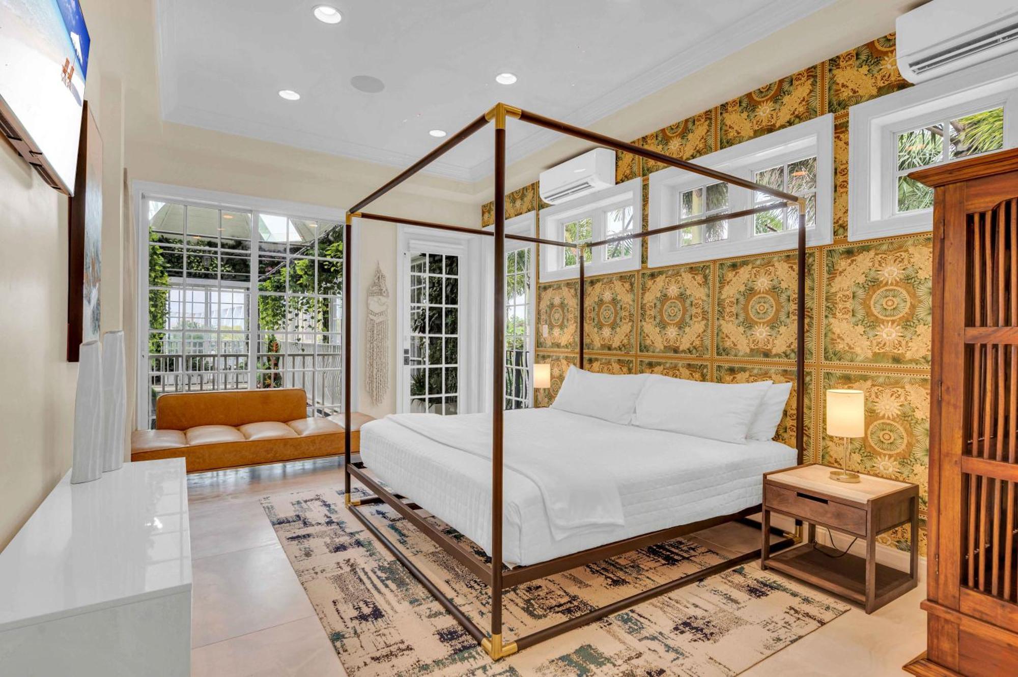 The Modern Castle Canal View Access Rooftop Living Greenhouse Vlllas Fort Lauderdale Exterior photo