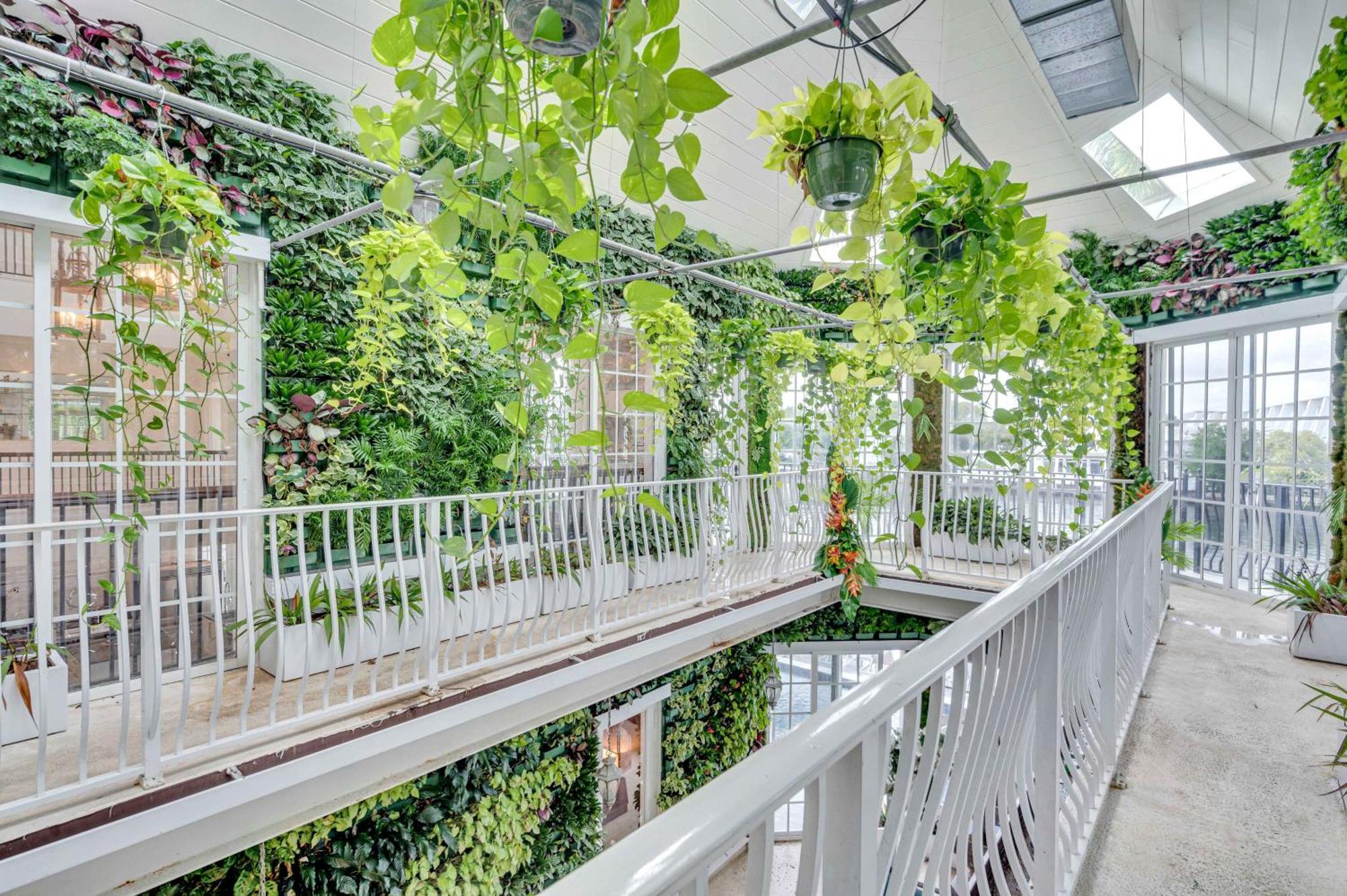 The Modern Castle Canal View Access Rooftop Living Greenhouse Vlllas Fort Lauderdale Exterior photo